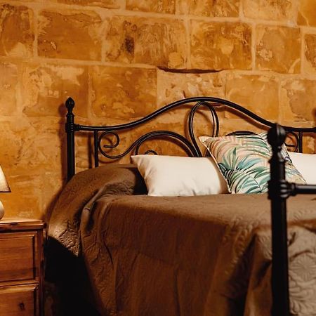 Enchanting 2Bdr Townhouse In Valletta Centre! Екстериор снимка