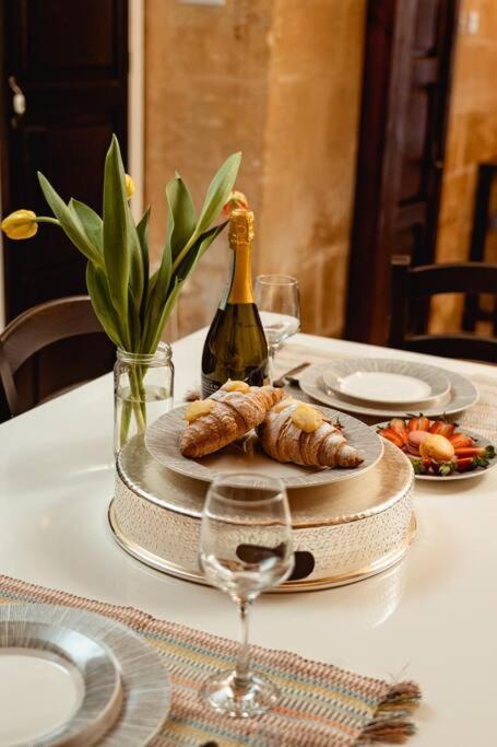 Enchanting 2Bdr Townhouse In Valletta Centre! Екстериор снимка