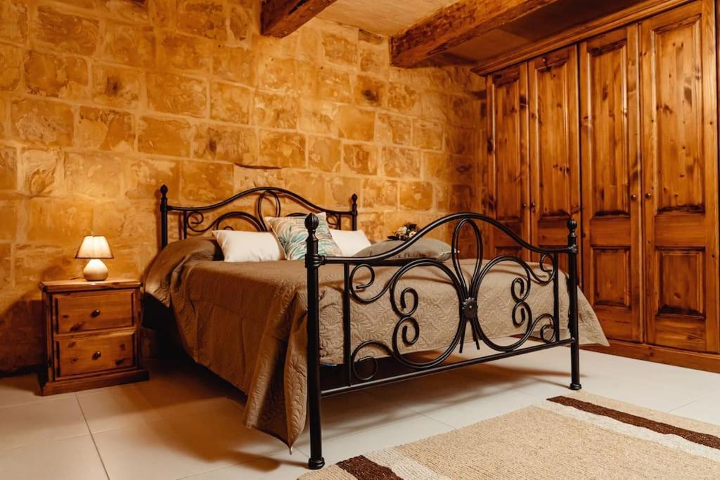 Enchanting 2Bdr Townhouse In Valletta Centre! Екстериор снимка