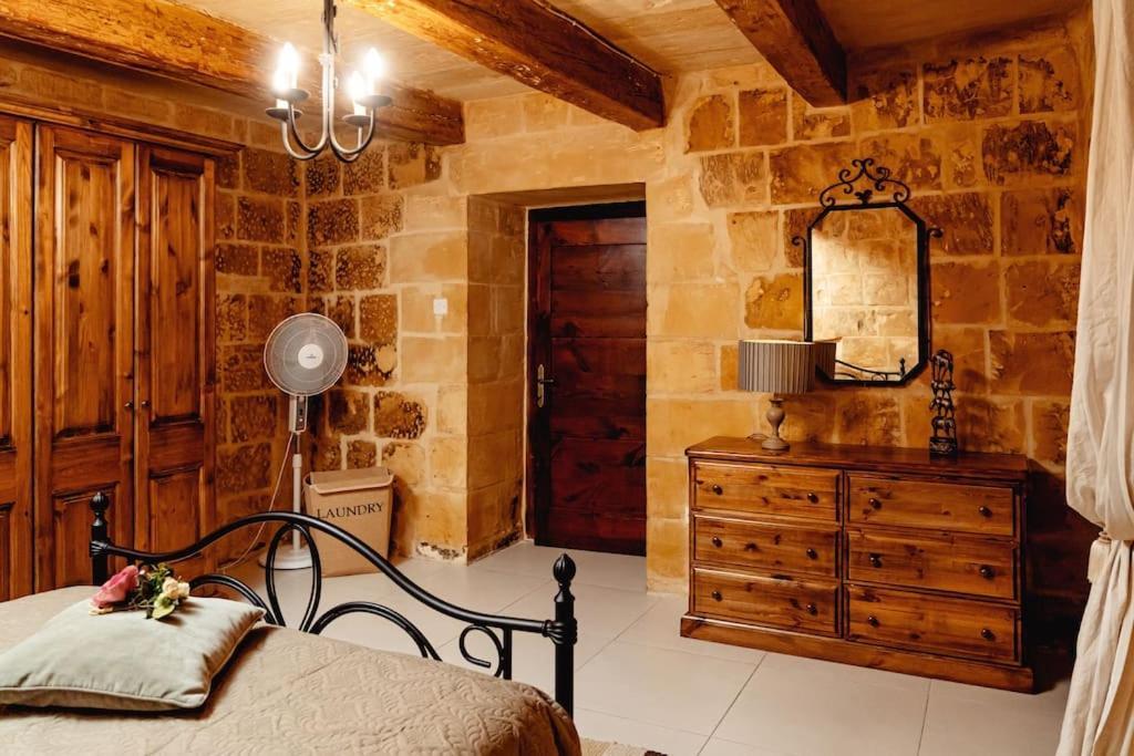 Enchanting 2Bdr Townhouse In Valletta Centre! Екстериор снимка