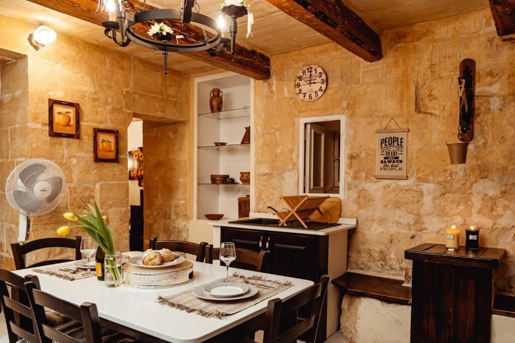 Enchanting 2Bdr Townhouse In Valletta Centre! Екстериор снимка