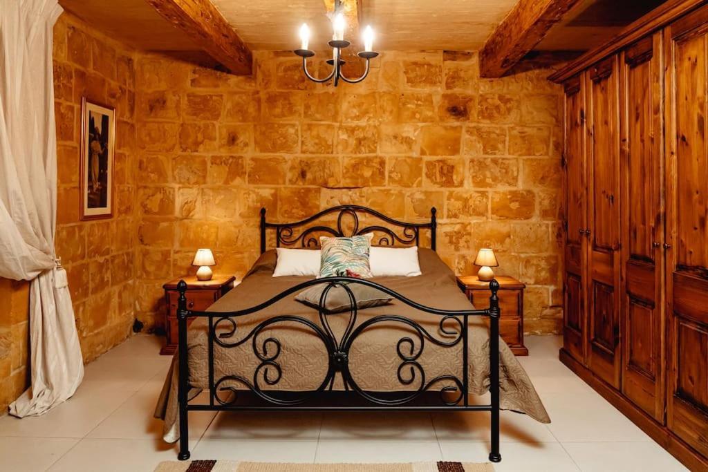Enchanting 2Bdr Townhouse In Valletta Centre! Екстериор снимка