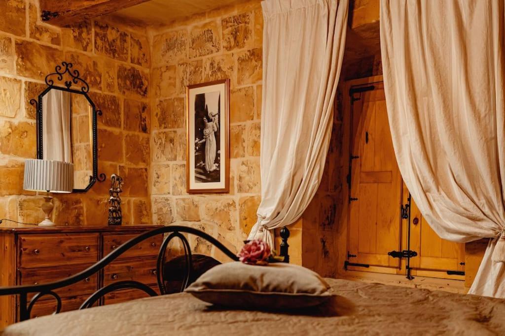 Enchanting 2Bdr Townhouse In Valletta Centre! Екстериор снимка