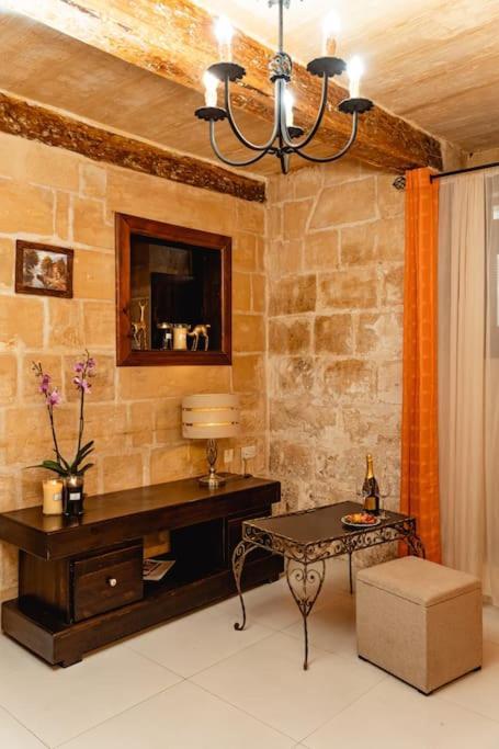 Enchanting 2Bdr Townhouse In Valletta Centre! Екстериор снимка