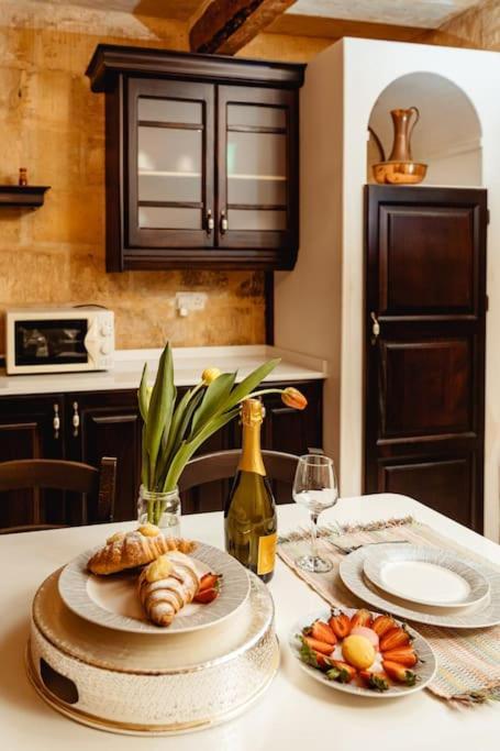 Enchanting 2Bdr Townhouse In Valletta Centre! Екстериор снимка