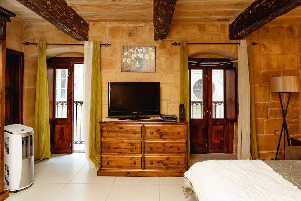 Enchanting 2Bdr Townhouse In Valletta Centre! Екстериор снимка