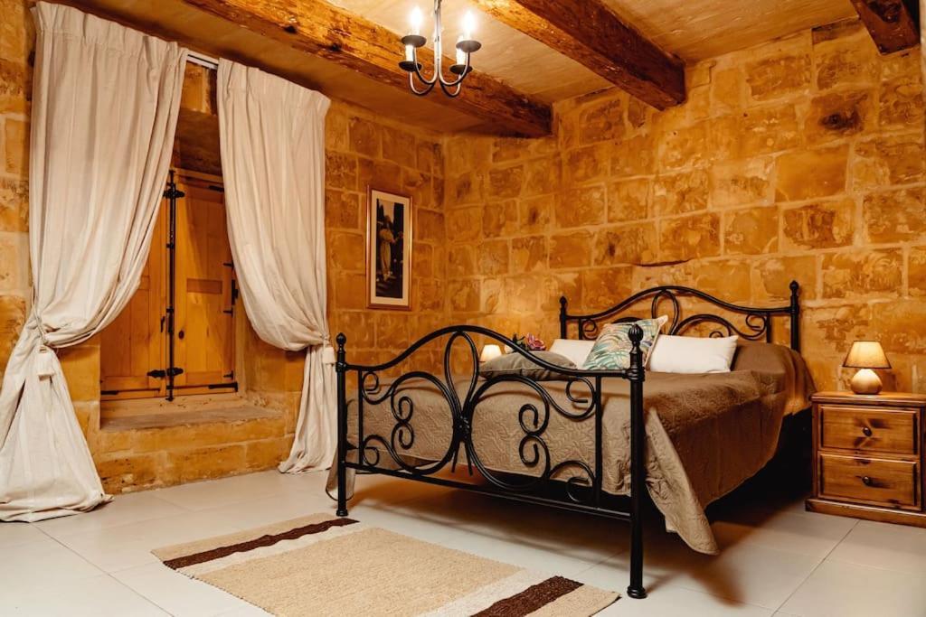 Enchanting 2Bdr Townhouse In Valletta Centre! Екстериор снимка